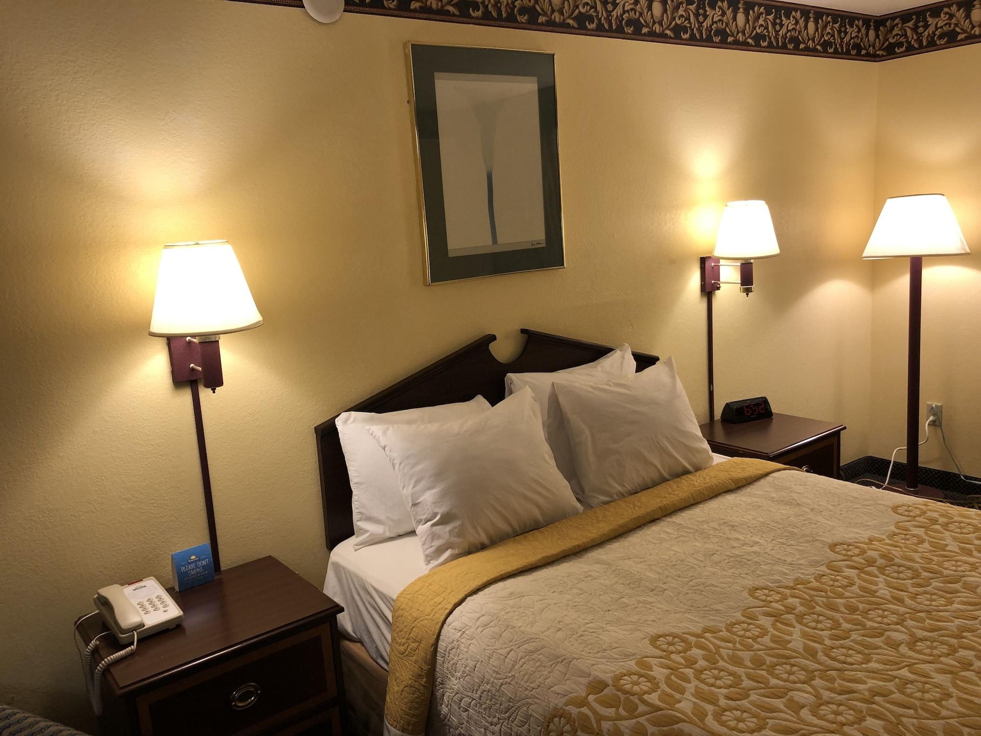 Days Inn & Suites By Wyndham Youngstown / Girard Ohio Екстериор снимка